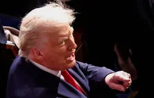 EUA: Senado aprova resolução para limitar poderes de Trump