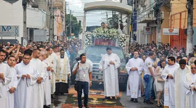 Corpus Christi reúne milhares de fiéis em procissão pelas ruas de Maceió