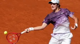 Roland Garros: Fonseca faz jogo histórico e vence Djokovic