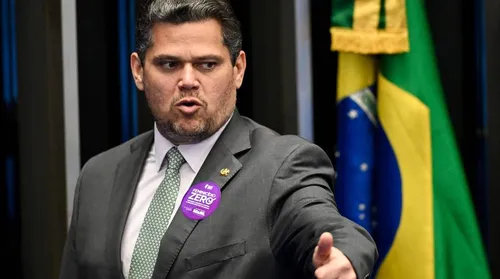 Alcolumbre acusa governo de usar redes sociais por PEC 6x1 - Imagem