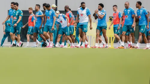 Ancelotti aposta na experiência e sinaliza escalação para estreia - Imagem
