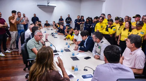 Câmara adia discussão de projetos para servidores públicos por falhas técnicas - Imagem
