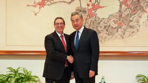 China promete apoio a Cuba diante da pressão americana - Imagem