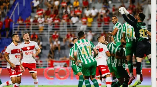 CRB sofre 17 gols em 11 rodadas e iguala pior marca da década - Imagem
