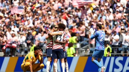 Estados Unidos vencem Austrália e garantem vaga no mata-mata - Imagem