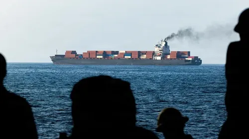 Irã sinaliza reabertura de Ormuz em acordo com os EUA - Imagem