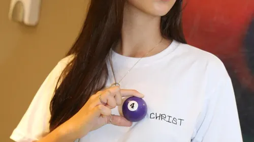 Jovem transforma camisetas em instrumento de fé e evangelização - Imagem