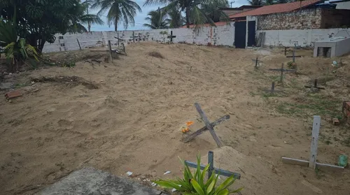 Justiça proíbe novos sepultamentos no cemitério do Pontal do Peba, em Piaçabuçu - Imagem