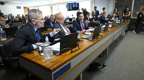 PEC que dá autonomia financeira ao BC é aprovada em comissão do Senado - Imagem