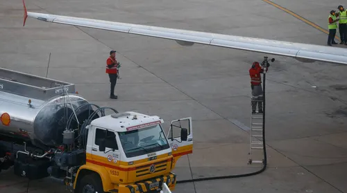 Petrobras reduz em mais de 14% o preço do querosene de aviação - Imagem