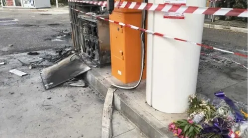 Quatro imigrantes são queimados vivos dentro de carro no sul da Itália - Imagem