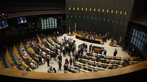 Redução da maioridade penal tem apoio de 79% da população - Imagem
