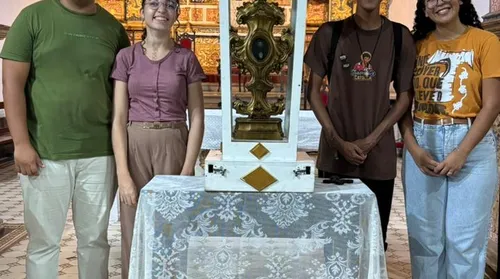Relíquias de São Francisco de Assis levam fiéis a Penedo - Imagem