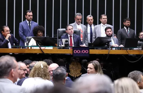 Câmara aprova fim da escala 6x1 e redução da jornada de trabalho