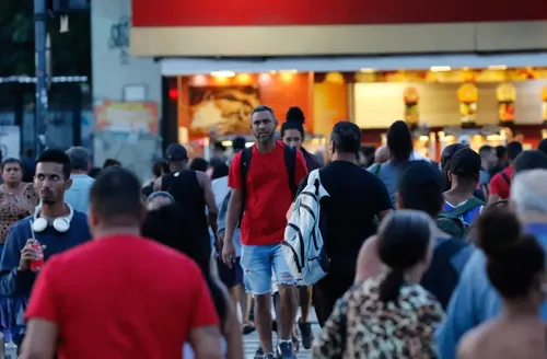 Desemprego chega a 5,8% no trimestre encerrado em abril