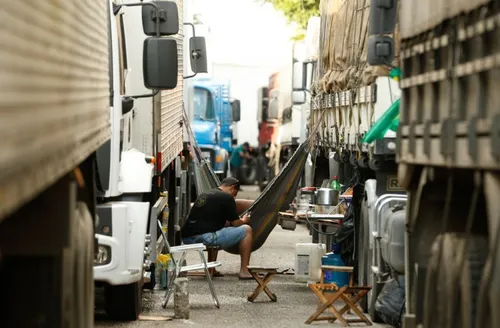 ESTRADAS DA EXAUSTÃO: Estimulantes entram na rotina de caminhoneiros e motoristas por aplicativo