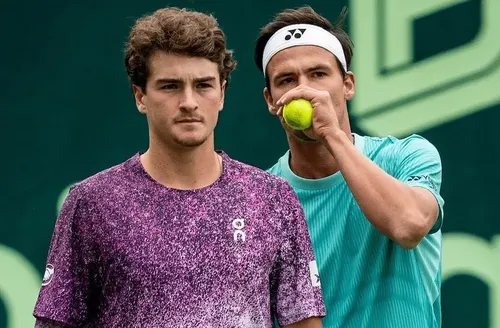 João Fonseca avança às semifinais de duplas no ATP de Halle