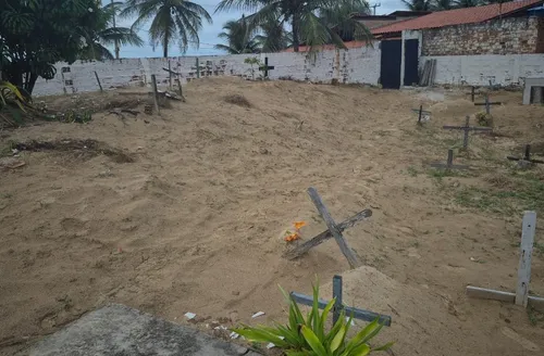 Justiça proíbe novos sepultamentos no cemitério do Pontal do Peba, em Piaçabuçu