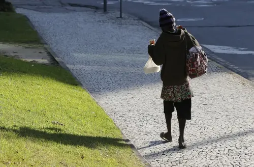 País registra 150 mil agressões contra população de rua