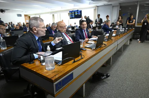 PEC que dá autonomia financeira ao BC é aprovada em comissão do Senado