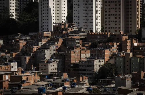 Pobreza cai a menor nível da série histórica nas metrópoles brasileiras