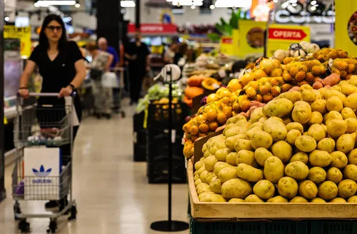 Prévia da inflação sobe 0,62%, puxada por alimentos e bebidas