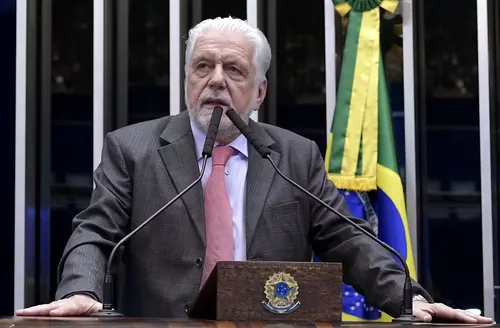 Sem deixar liderança, Jaques Wagner leva crise para centro do governo