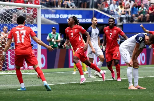 Suíça cresce no fim e goleia a Bósnia, pelo Grupo B da Copa: 4 a 1