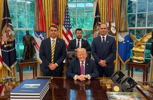 Trum recebe Flávio e pergunta sobre Bolsonaro, diz aliado