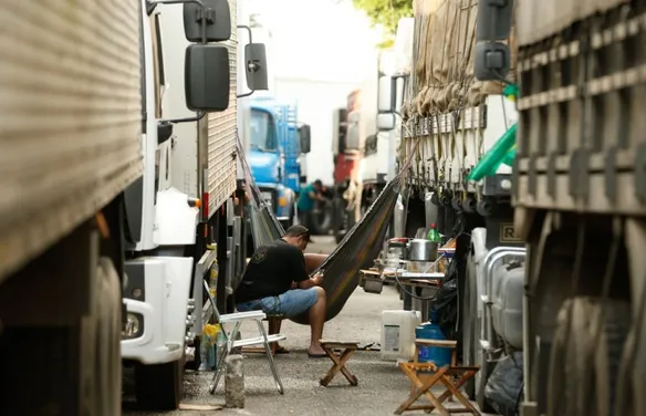 ESTRADAS DA EXAUSTÃO: Estimulantes entram na rotina de caminhoneiros e motoristas por aplicativo