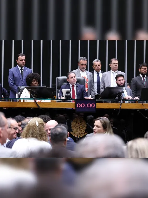 Câmara aprova fim da escala 6x1 e redução da jornada de trabalho