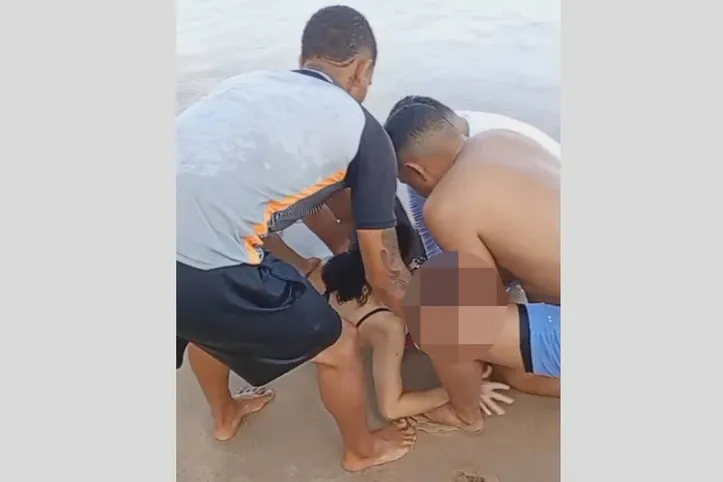 Jovem de 19 anos recebeu ajuda de banhistas no momento do incidente