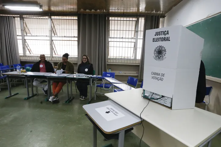 São Paulo (SP), 27/10/2024 - Eleitores comparecem para votação no segundo turno das eleições para prefeito no Escola Estadual Caetano de Campos. Foto: Paulo Pinto/Agência Brasil