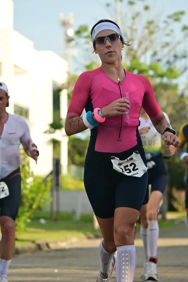 Imagem ilustrativa da imagem Alagoana Amanda Brito alcança feito inédito no Ironman Brasil