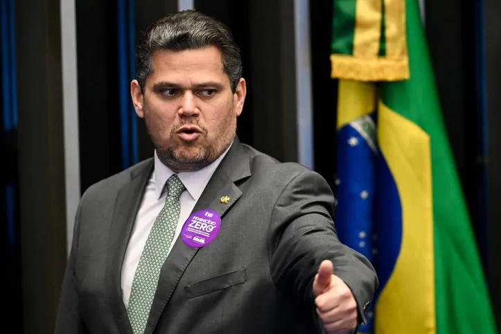 O presidente do Senado, Davi Alcolumbre, contrariou o governo