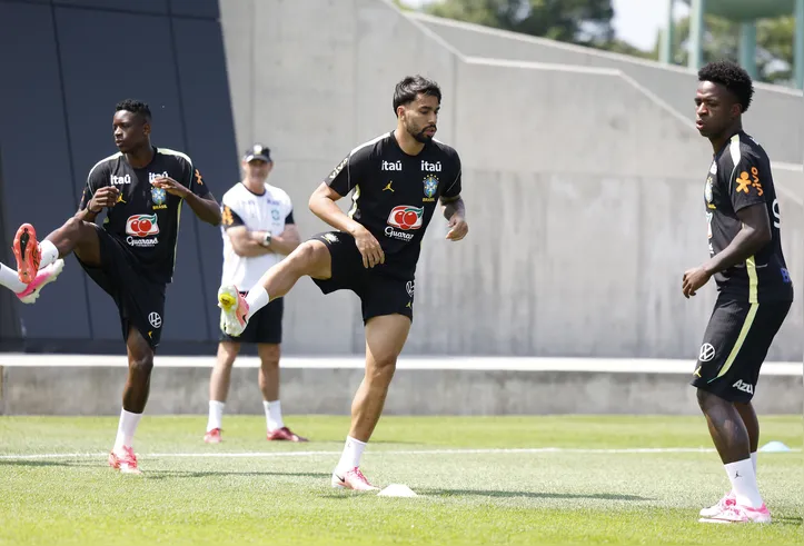 Jogadores da Seleção em treinamento para jogo contra o Haiti