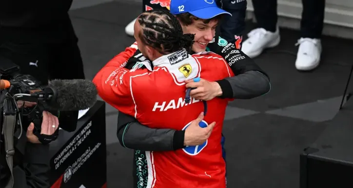 Antonelli e Hamilton se cumprimentam após o GP do Canadá