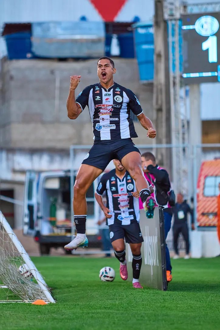 Alex Bruno chama atenção após 21 gols em 26 jogos pelo ASA