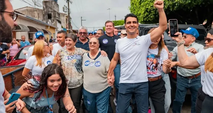 Célia acompanhou JHC em caminhadas no interior no fim de semana