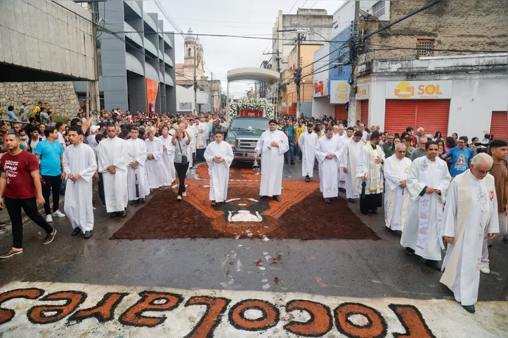Multidão de fiéis tomou conta das ruas do centro de Maceió