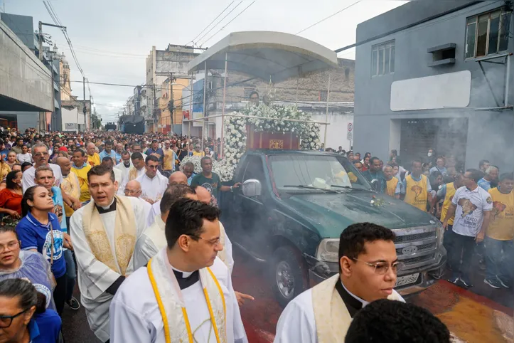 Multidão de fiéis tomou conta das ruas do centro de Maceió