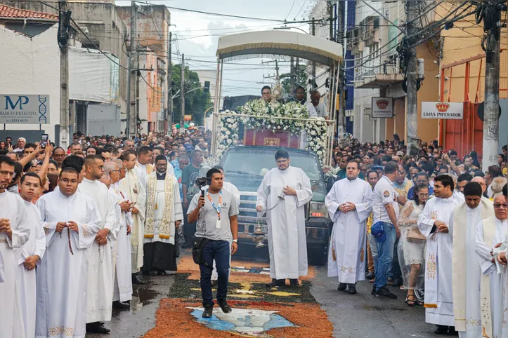 Multidão de fiéis tomou conta das ruas do centro de Maceió