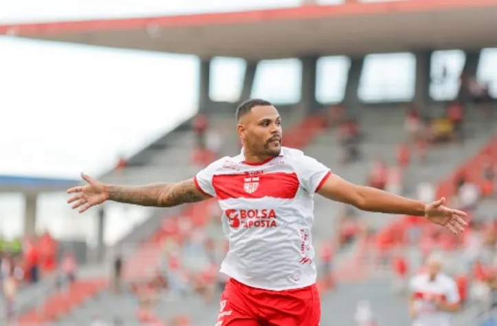 Atacante do CRB, Mikael é o artilheiro da Série B, com 10 gols