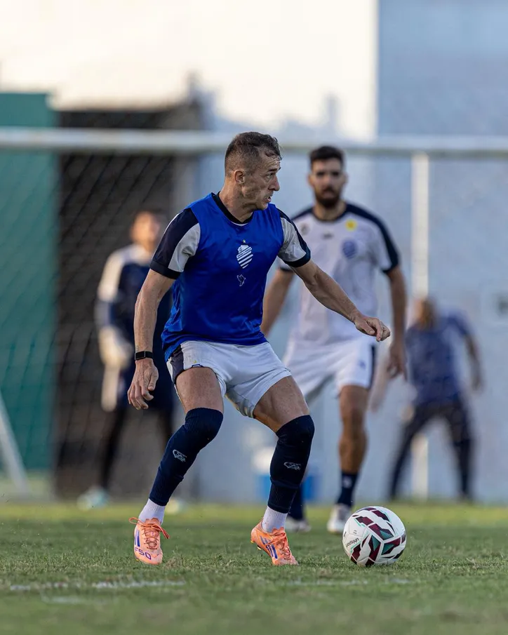 Meia Ronaldo Mendes disse que espera contribuir com o Azulão