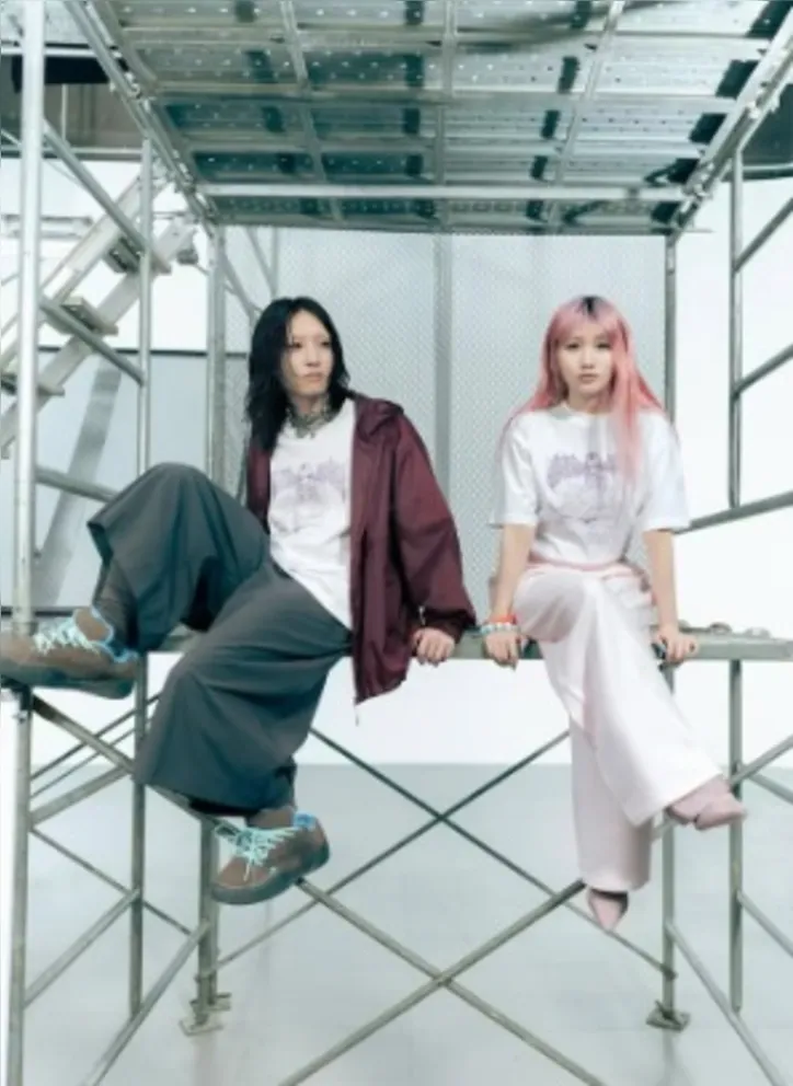 Dupla japonesa Yoasobi é um dos maiores sucessos do J-pop da atualidade