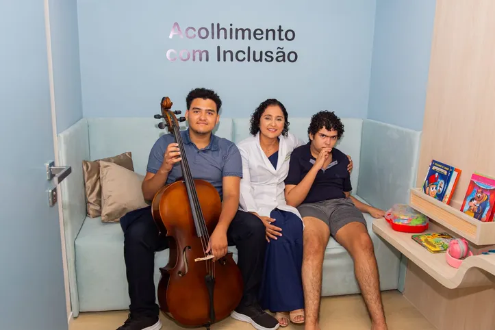Katiuscia Viana não imaginou que teria respostas sobre o próprio comportamento ao buscar terapias para os filhos