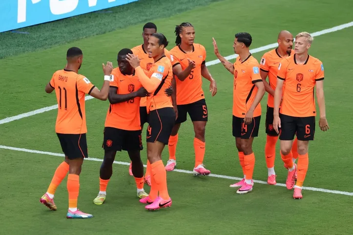 Holanda venceu a Tunísia e se classificou em 1º lugar