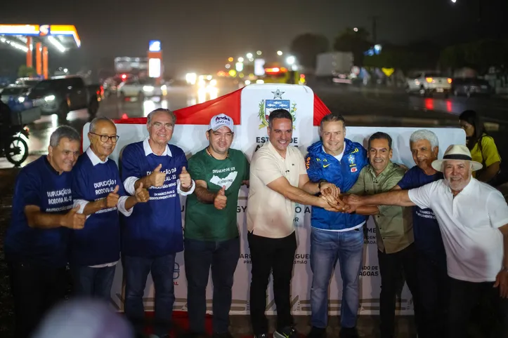 Em São Sebastião, Governador Paulo Dantas entrega duplicação da AL-110 ao lado de Renan Filho, senador Renan, Dr. Wanderley e lideranças regionais