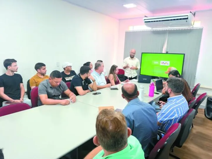 Encontro orientou cooperativas da agricultura familiar sobre exigências legais para produção e comercialização de sementes e mudas