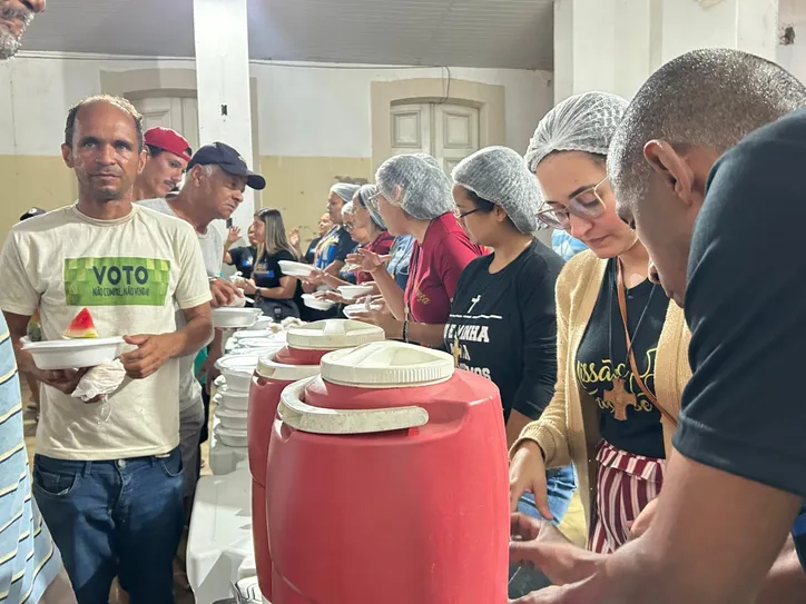 Voluntários de diferentes denominações religiosas dedicam conhecimento, solidariedade e tempo